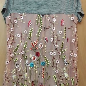 Anthro Arattta bono grey embroidered floral top